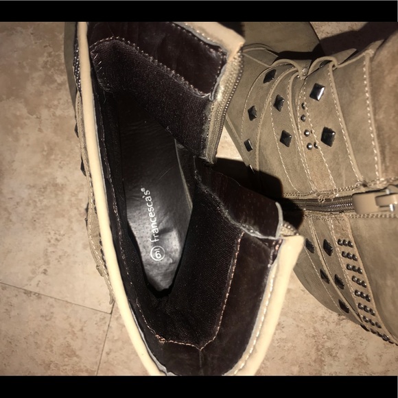 Francesca’s stud ankle bootie - Picture 3 of 4